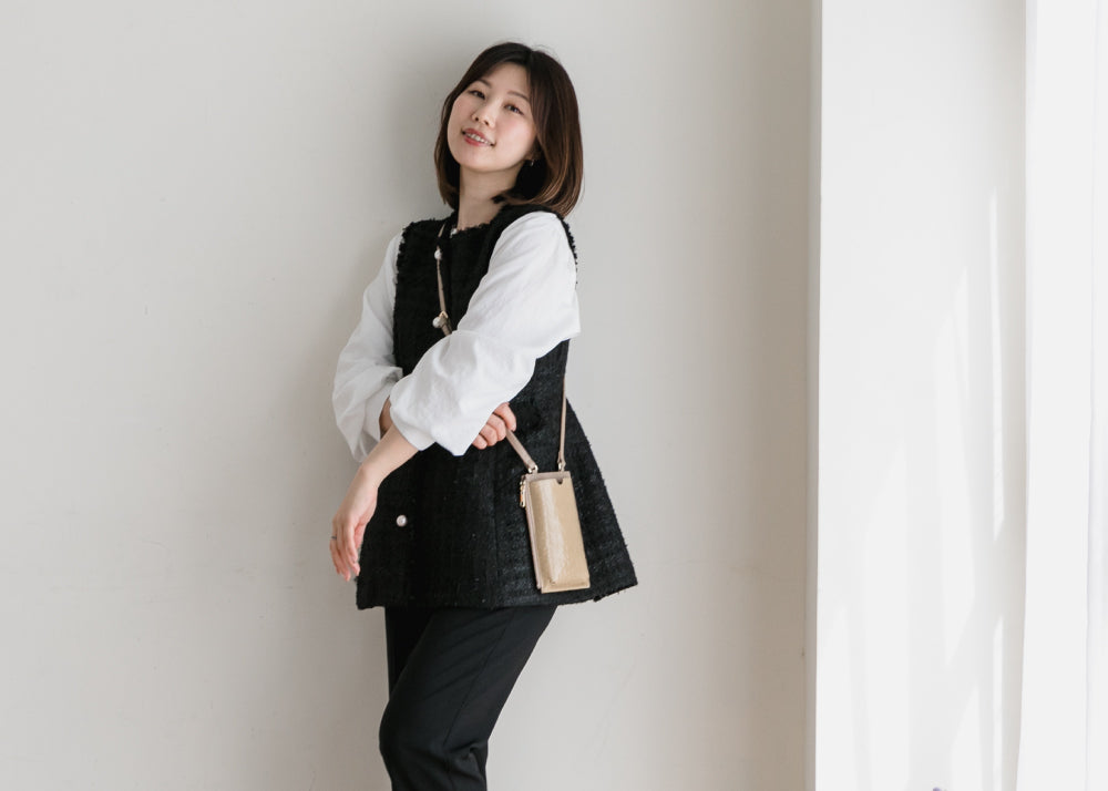 Ella ウォレット機能付き本革スマホショルダー ジュエリーエンボス